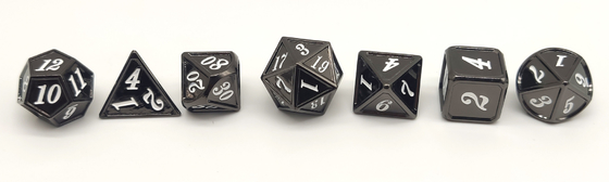 Рука высекла черную кость RPG металла крепкую для подземелья и дракона