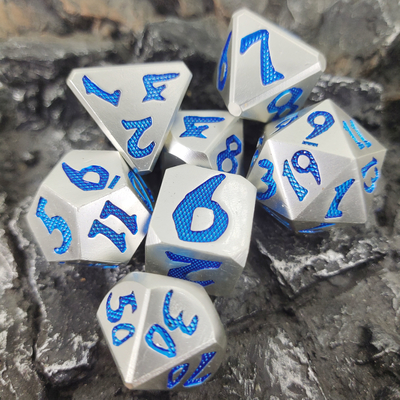 Роскошный набор из 7 предметов, прочный для Dungeon And Dragon, ручная заливка многогранных игральных костей серебристо-синего цвета для Rpg и Dnd Game