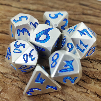 Роскошный набор из 7 предметов, прочный для Dungeon And Dragon, ручная заливка многогранных игральных костей серебристо-синего цвета для Rpg и Dnd Game