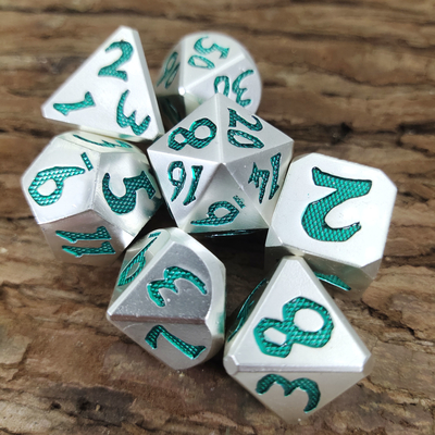 Край Rpg Dice Rpg Dice Многогранные игральные кости без запаха Легкие острые зеленые серебряные металлические