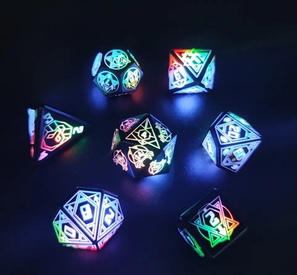 Зажигать DND кости перезаряжаемые с зарядным ящиком 7 PCS LED электронные кости для столового стола