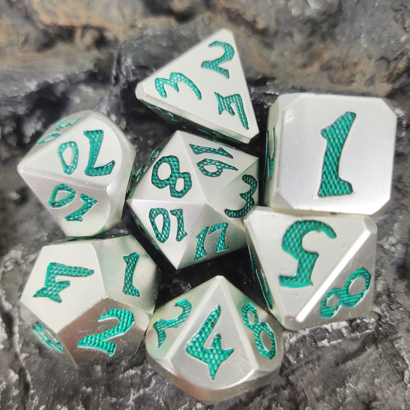 Край Rpg Dice Rpg Dice Многогранные игральные кости без запаха Легкие острые зеленые серебряные металлические