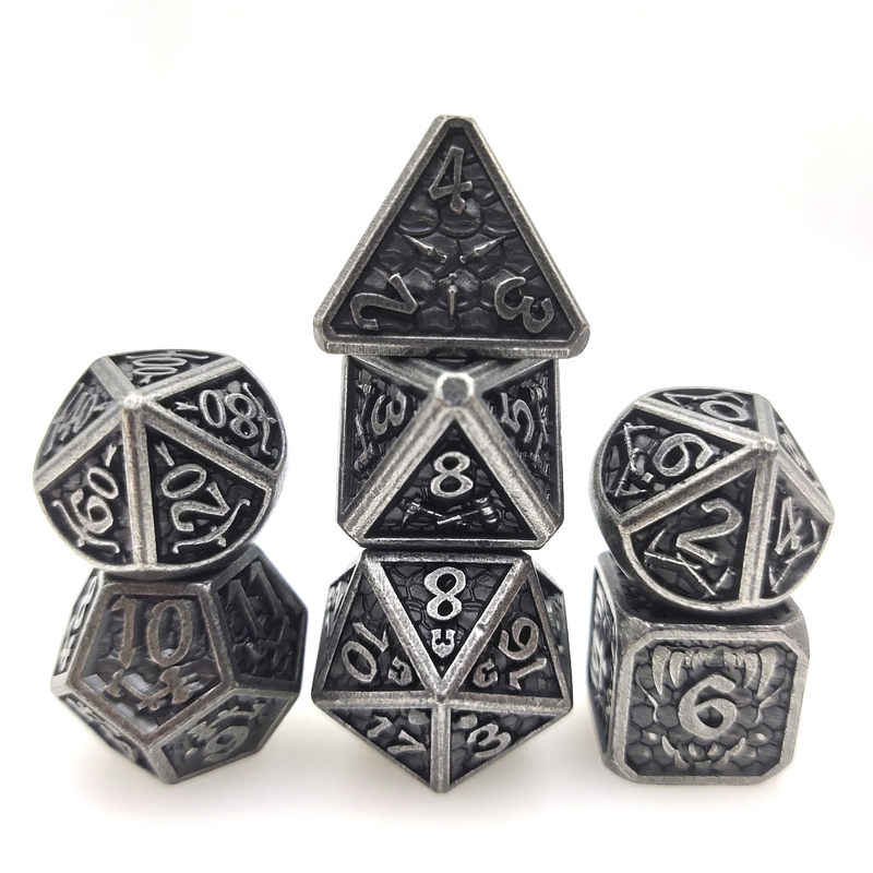 Водостойкий металлический набор костей RPG с острыми краями, 7 штук, практичный прочный многогранный черно-белый цвет