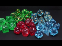 Прозрачный многоцветный кубический набор из смолы.